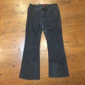 By Womyn Jeans Size 6 - Waist - 33in